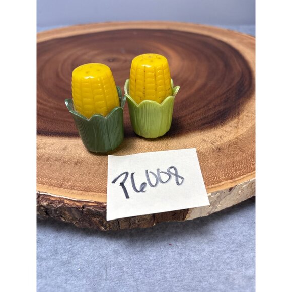 Vintage Corn-On-The-Cob Salt & Pepper Shakers Plastic Yellow & Green 2" Tall - Picture 7 of 7